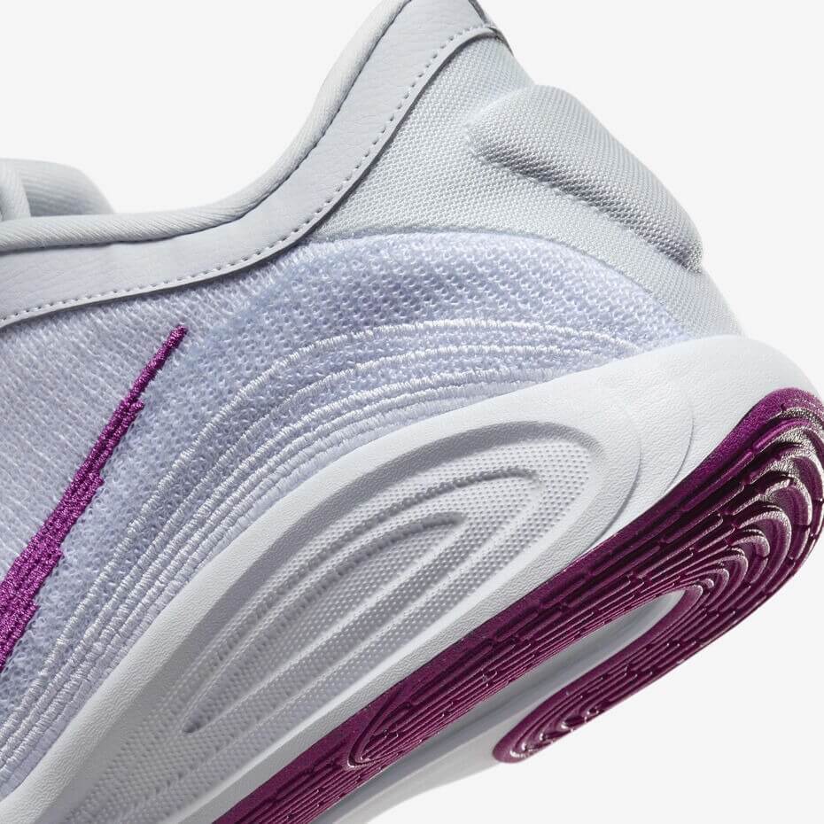 Nike G.T. Hustle Academy Sneakers