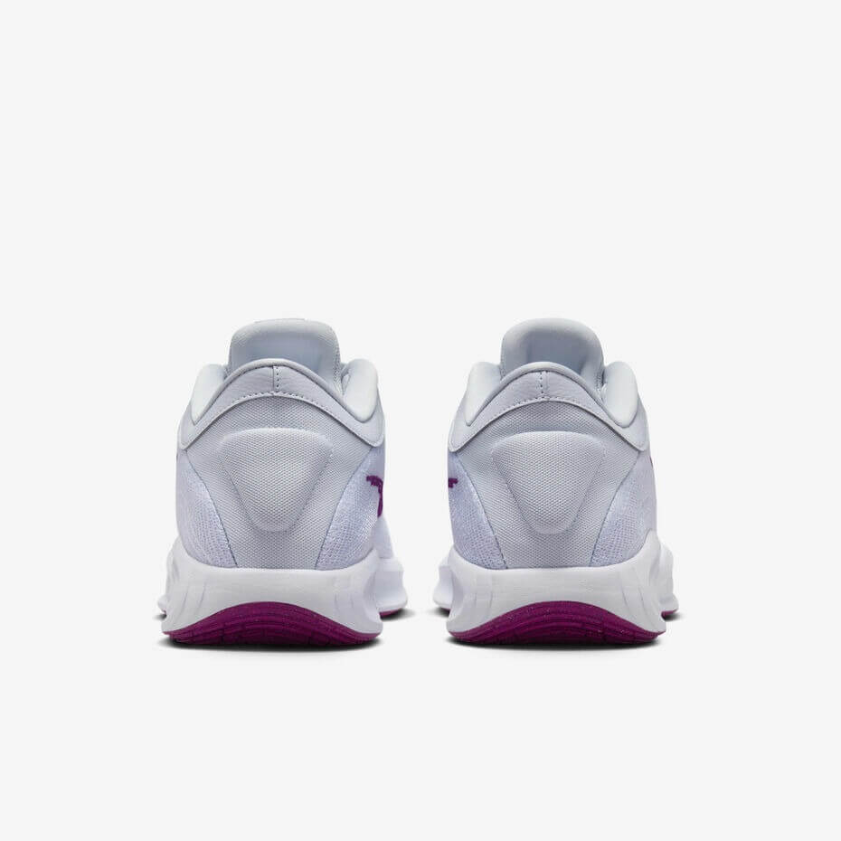 Nike G.T. Hustle Academy Sneakers